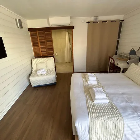 Logis Hotel De La Clape-3
