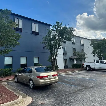 Quality Inn & Suites At Airport Blvd I-65-2