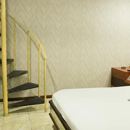 Midway Hotel (Adults Only)-3