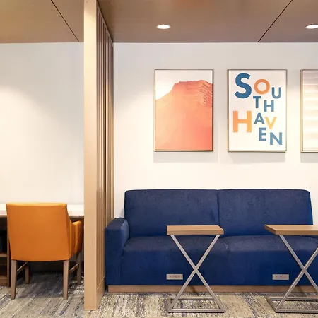 Holiday Inn Express Dallas Market Center By Ihg-3