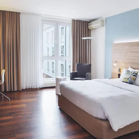 Courtyard By Marriott Dresden-3