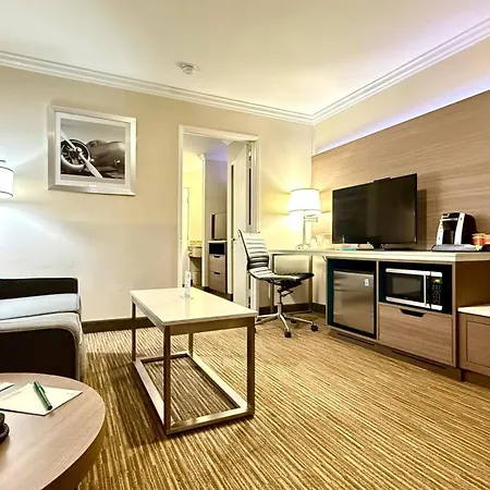 Quality Inn & Suites Los Angeles Airport - Stadium District-3