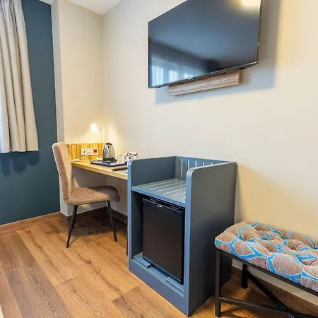 Travelodge Barcelona Poblenou-3