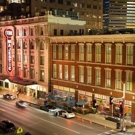 Holiday Inn Express Dallas Market Center By Ihg-2