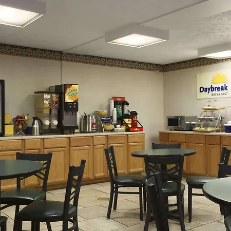 Days Inn By Wyndham Waynesboro-2