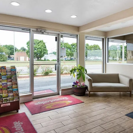 Econo Lodge Virginia Beach Town Center-3