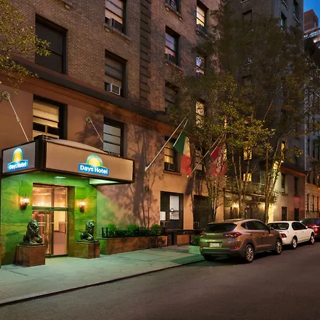 Night Hotel Broadway-3