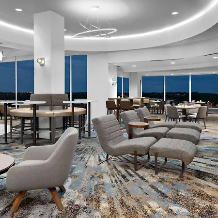 Courtyard By Marriott Edmonton Downtown-3