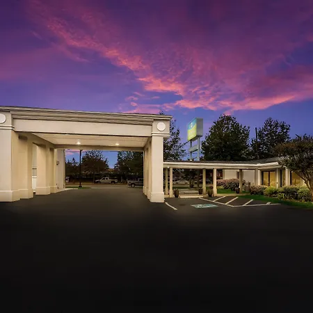 Surestay Hotel By Best Western Columbus Downtown-2