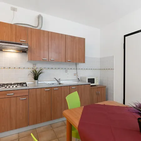 Budget Village Apartments - Porto Letizia-2