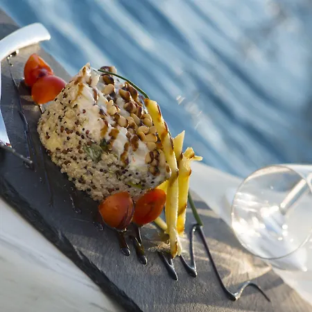 Pearl On The Cliff Hotel & Suites By Pearl Hotel Collection-3