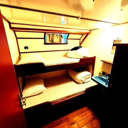Amsterdam Hotelboat-2