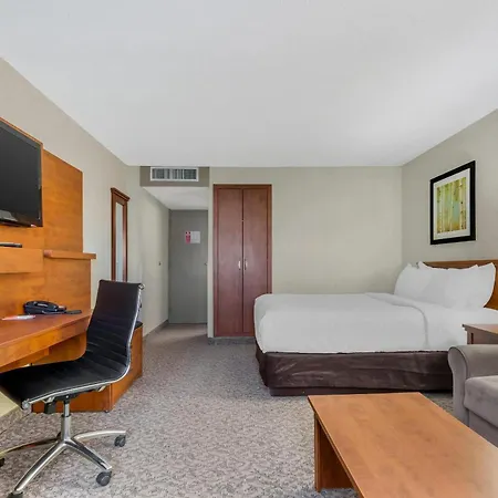 Clarion Hotel & Suites-3