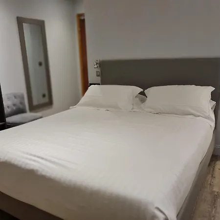 Hotel De La Couronne-2