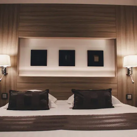 Hotel Le Grillon-2