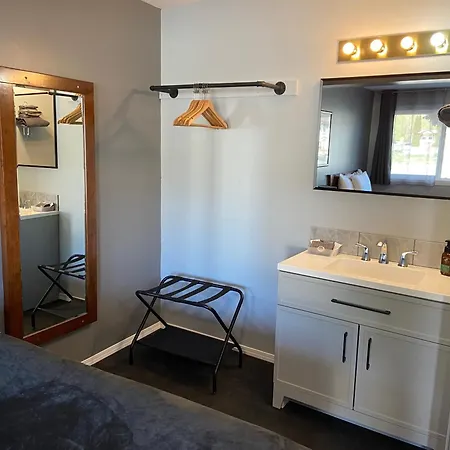 Monashee Lodge-2
