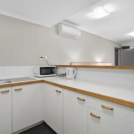 Ibis Styles Canberra Eagle Hawk-2