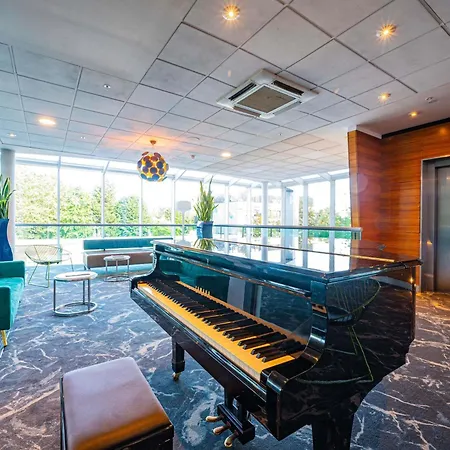 Novotel London West-3