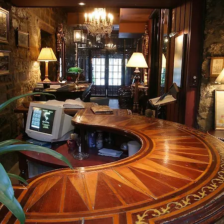 Hotel Pierre Du Calvet-3