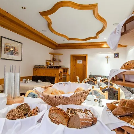 Hotel Garni Golfais-3