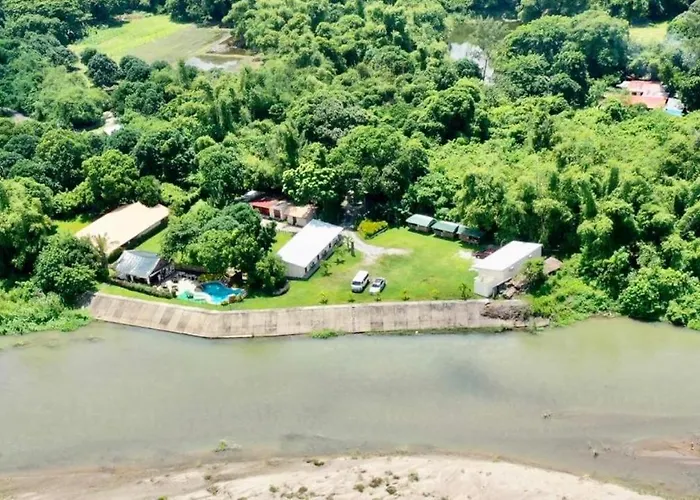 Monty'S Riverside View Resort