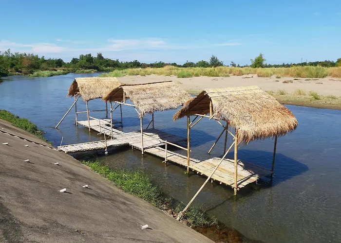 Monty'S Riverside View Resort