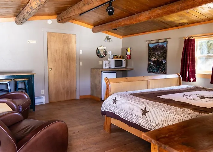 Half Moon Lake Lodge