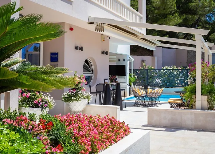 Aparthotel Flora