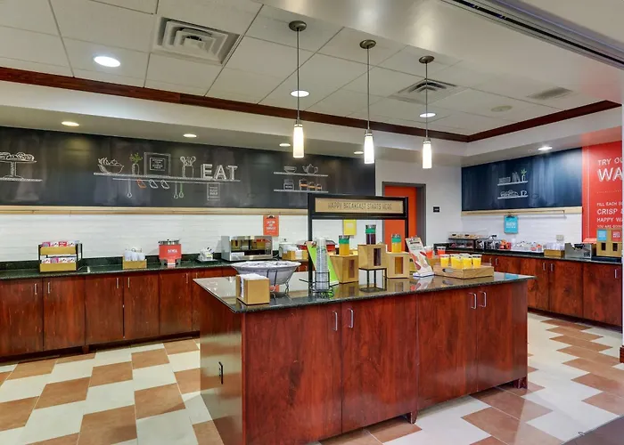 Hampton Inn & Suites Indianapolis-Airport