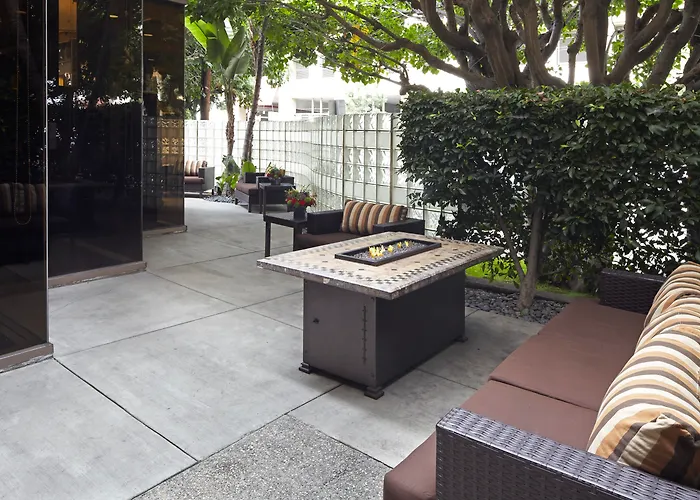 Courtyard By Marriott Los Angeles Lax / Century Boulevard