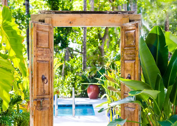 Parrot Key Hotel & Villas