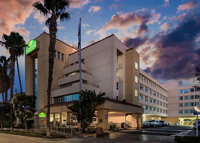 Holiday Inn Express & Suites Anaheim Convention Center Area By Ihg
