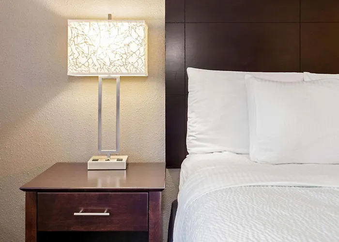 La Quinta By Wyndham Milwaukee Delafield