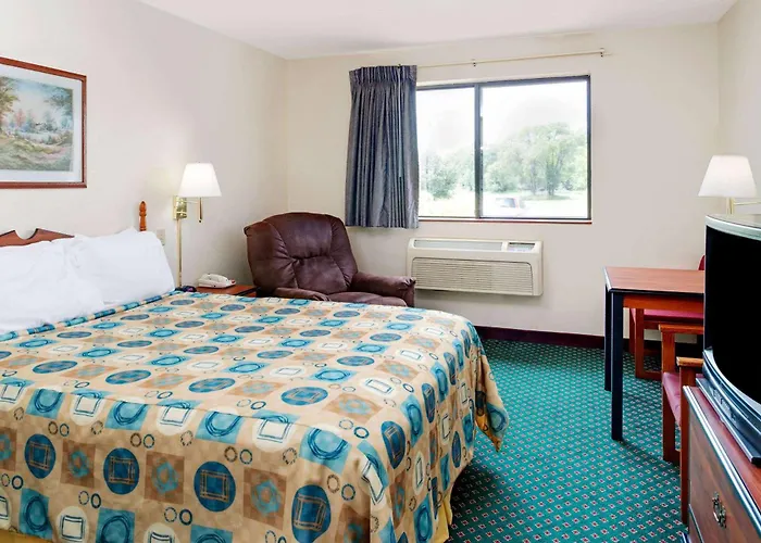Super 8 By Wyndham Omaha Eppley Airport/Carter Lake