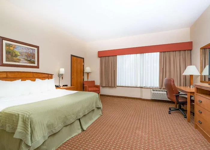Ramada By Wyndham Des Moines Tropics Resort & Conference Ctr