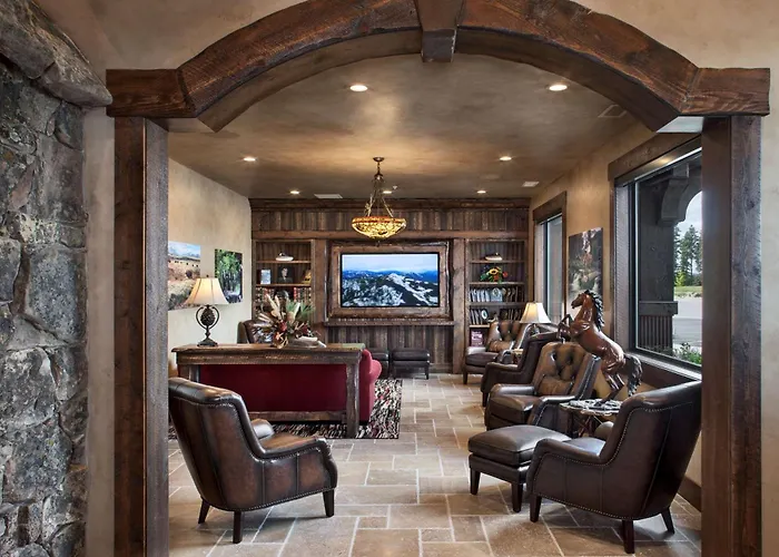 Glacier International Lodge