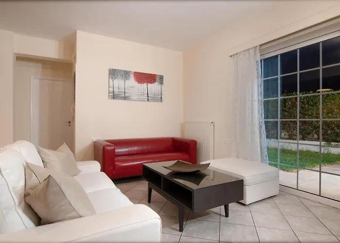 Elena'S Apartments By The Sea And Airport