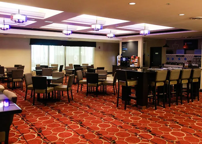 Holiday Inn Express & Suites Cumberland - La Vale By Ihg