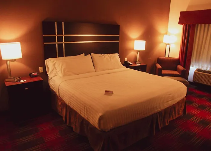 Holiday Inn Express & Suites Cumberland - La Vale By Ihg