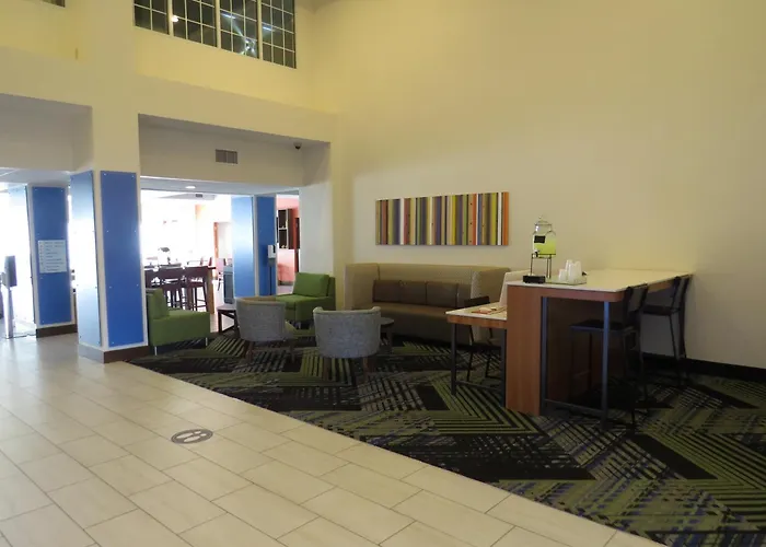Holiday Inn Express & Suites Spring Hill By Ihg