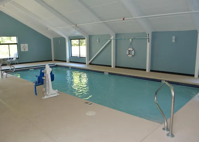 Holiday Inn Express & Suites Waterville - North By Ihg