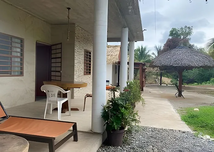 Casa Las Palmas Playa La Saladita