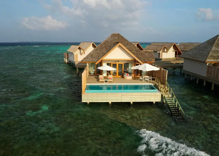 Emerald Faarufushi Resort & Spa