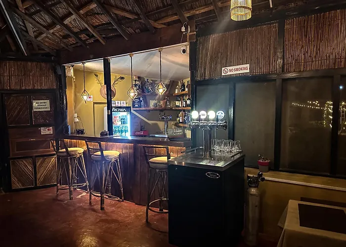 Hotel Tharu Garden And Beer Bar