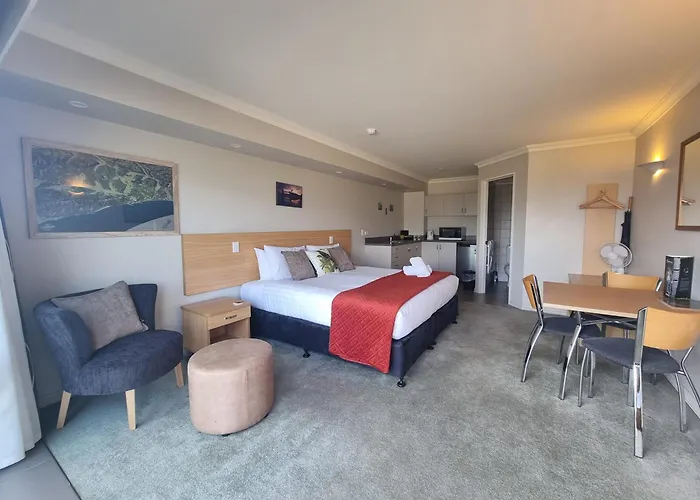 Hotel Lake Brunner