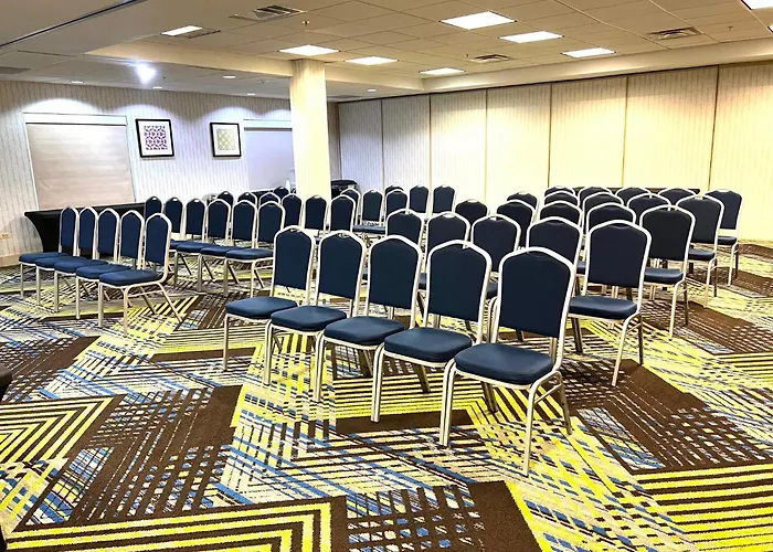 Holiday Inn Express Hotel & Suites Waukegan/Gurnee By Ihg