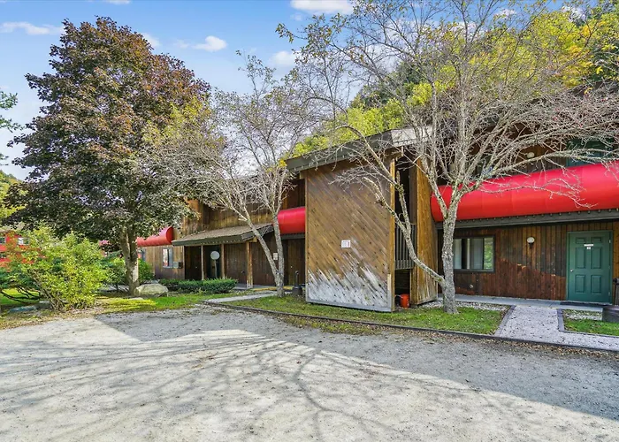 107 Cedarbrook Queen Studio