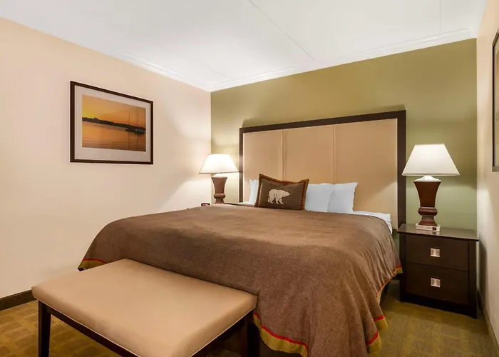 Best Western Plus White Bear Country Inn