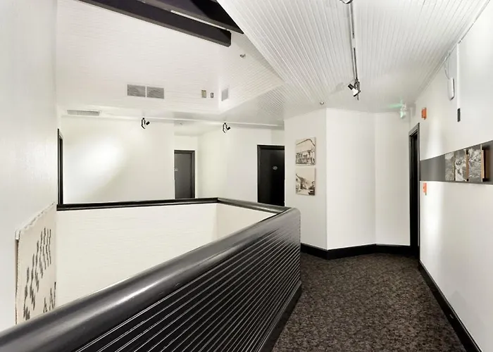 Independence Square Unit 306, Hotel Room With Large Sitting Area & Wet Bar