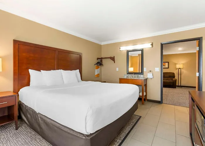 Comfort Inn & Suites Redwood Country